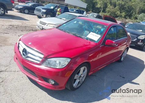 2010 Mercedes-Benz C 300 Luxury/Sport z USA, uszkodzony, nr VIN WDDGF5EB7AR109594